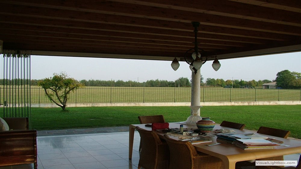 All-glass veranda with corner and curve